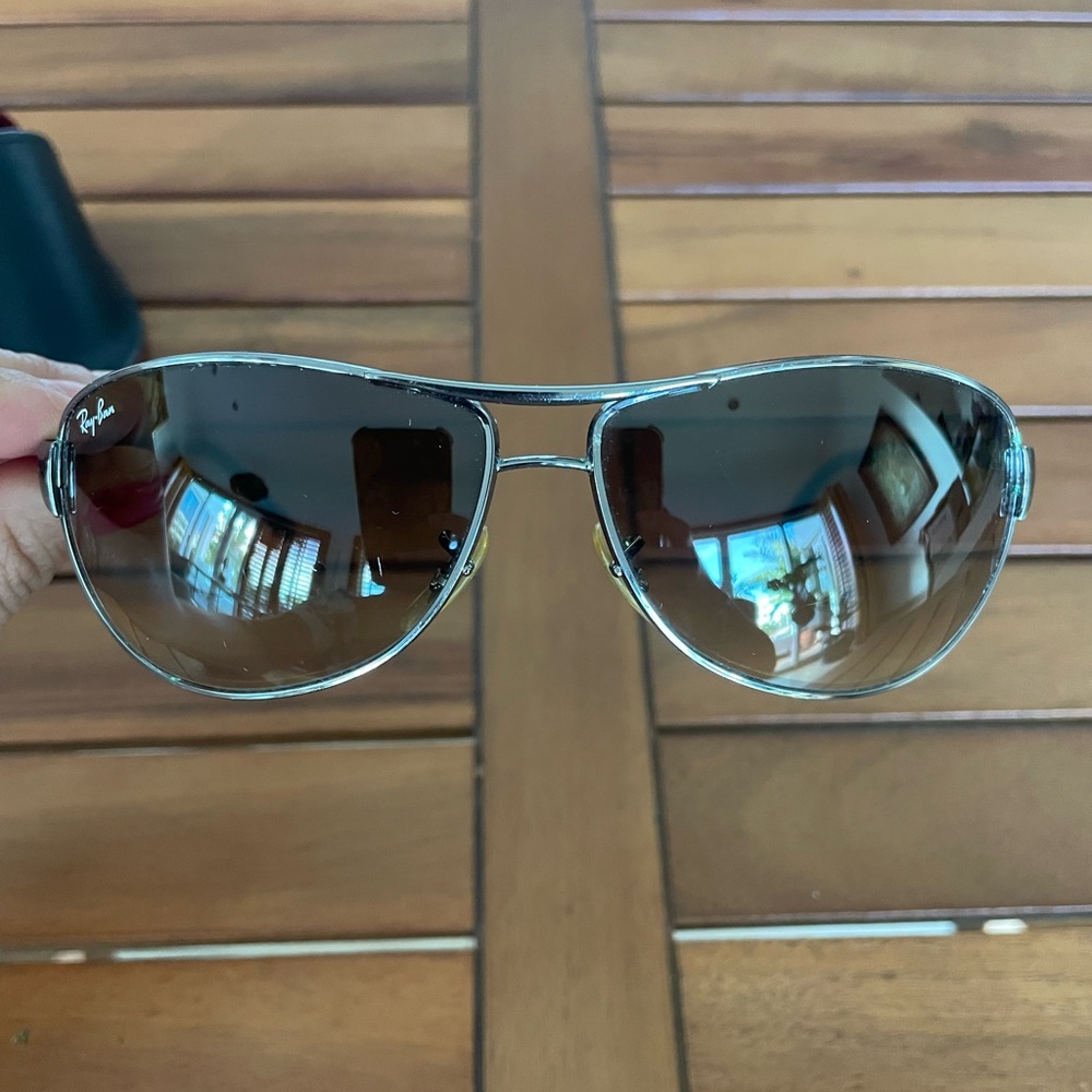 Ray-Ban Silver Sunglasses Timeless Aviator Style
